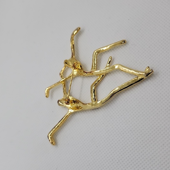 Large Gold Tone Dancers Brooch - Picture 5 of 8